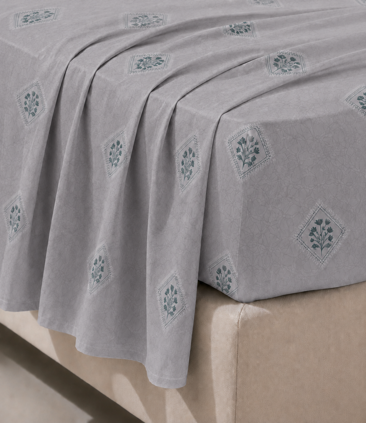 Elite Weave Silver Grey Floral Diamond King Size Cotton Bedsheet – Modern Elegance & Everyday Comfort