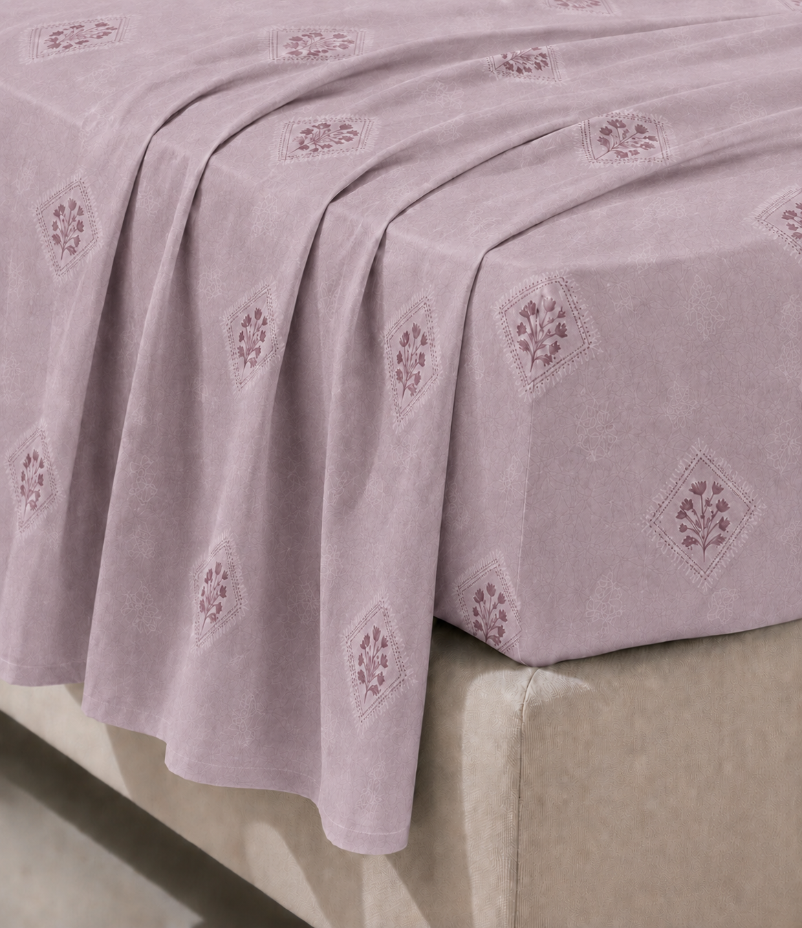 Elite Weave Blush Mauve Floral Diamond King Size Cotton Bedsheet – Soft Elegance & Everyday Comfort