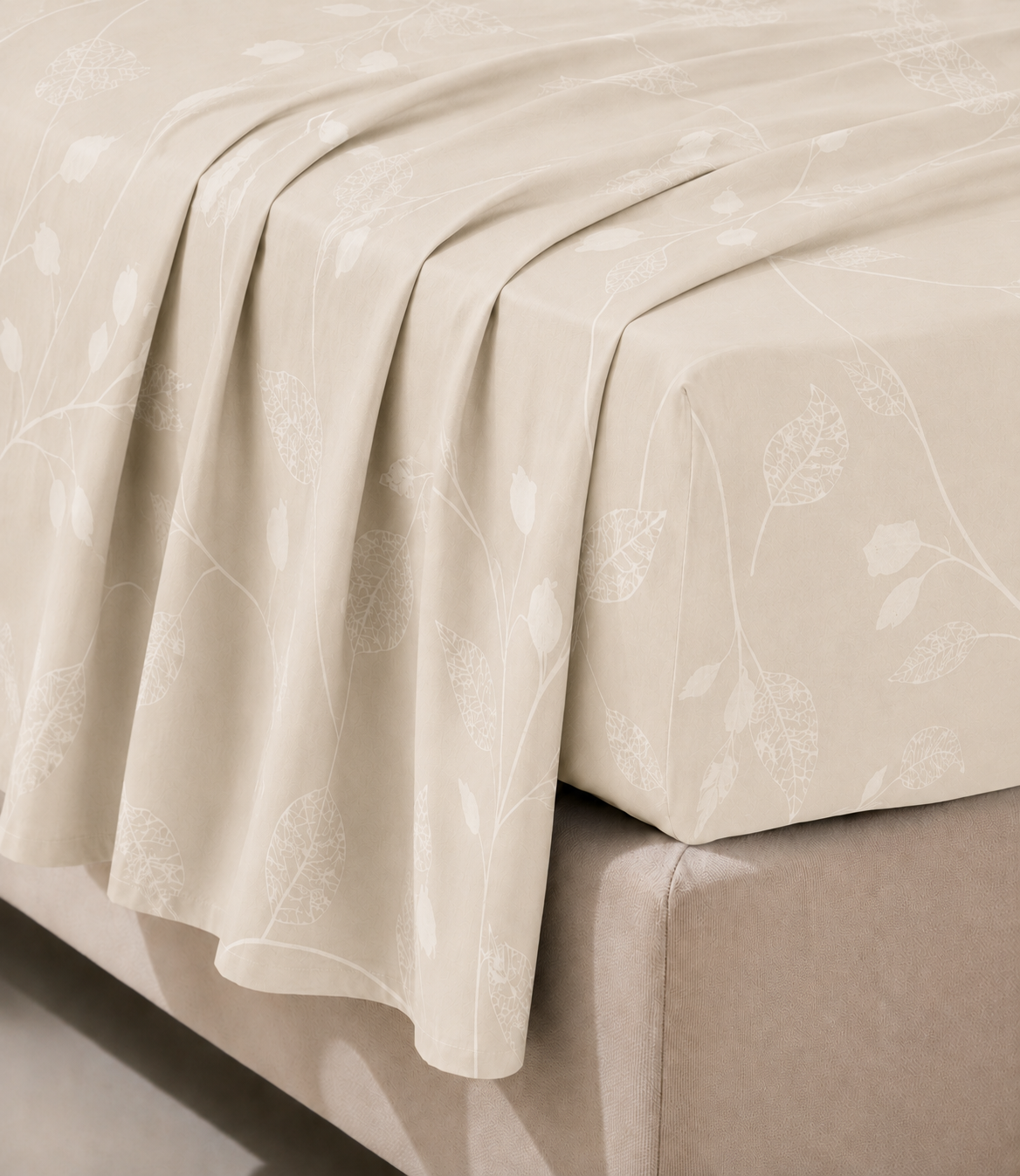 Elite Weave Ivory Botanical Vine King Size Cotton Bedsheet – Soft Elegance & Timeless Comfort